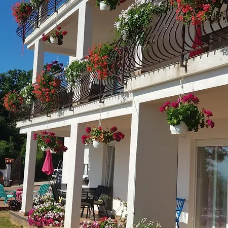 Adriana F. Apartman
