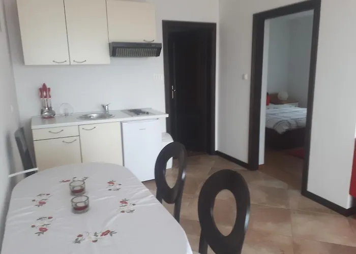 Adriana F. Apartment *